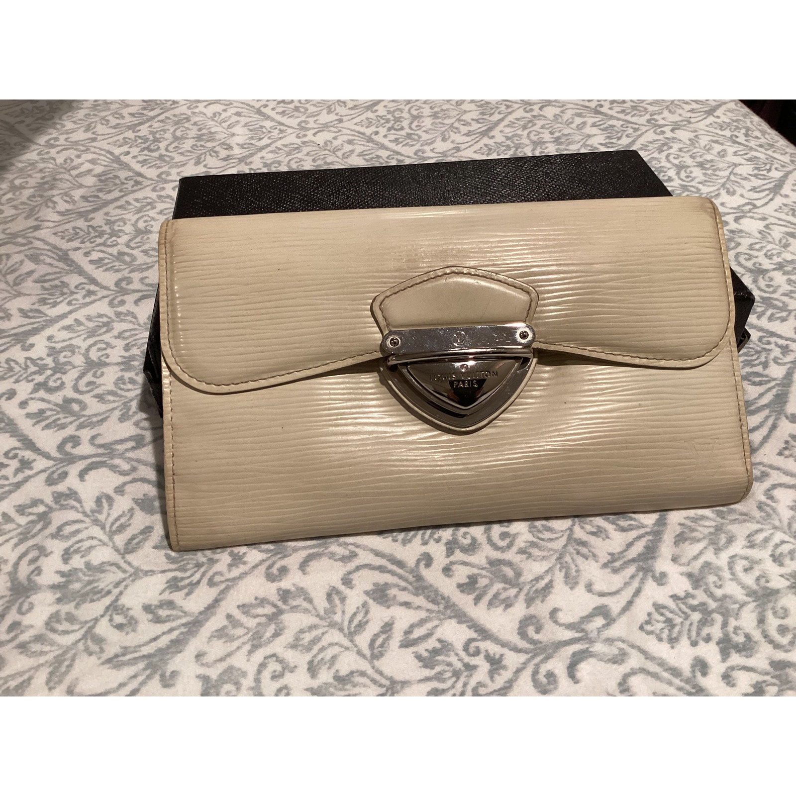 Authentic Louis Vuitton Eugenie Wallet In Ivory Epi Leather